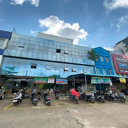 Oyo 92702 Minang Jaya Hotel Nagoya Kültér fotó