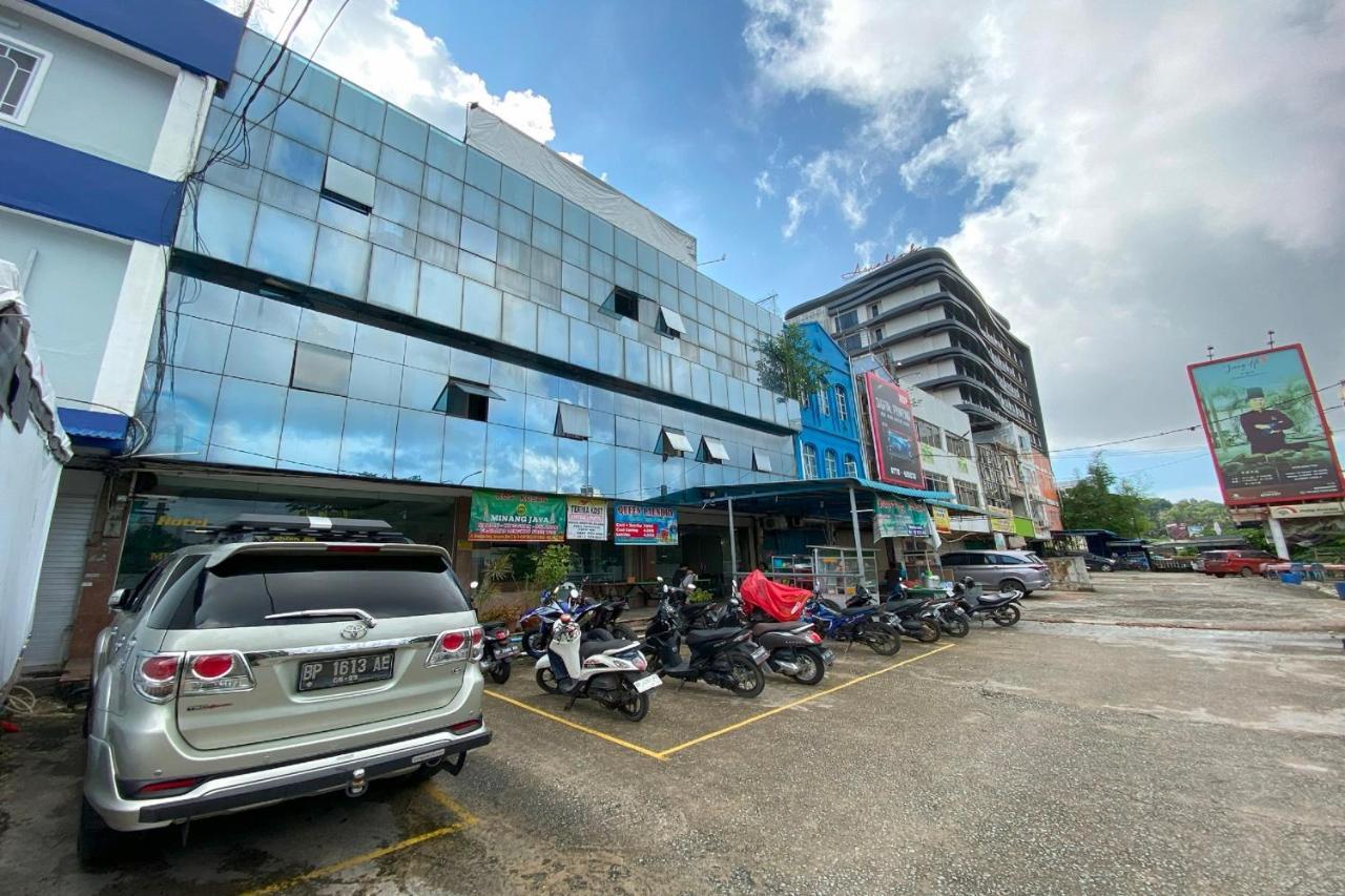 Oyo 92702 Minang Jaya Hotel Nagoya Kültér fotó
