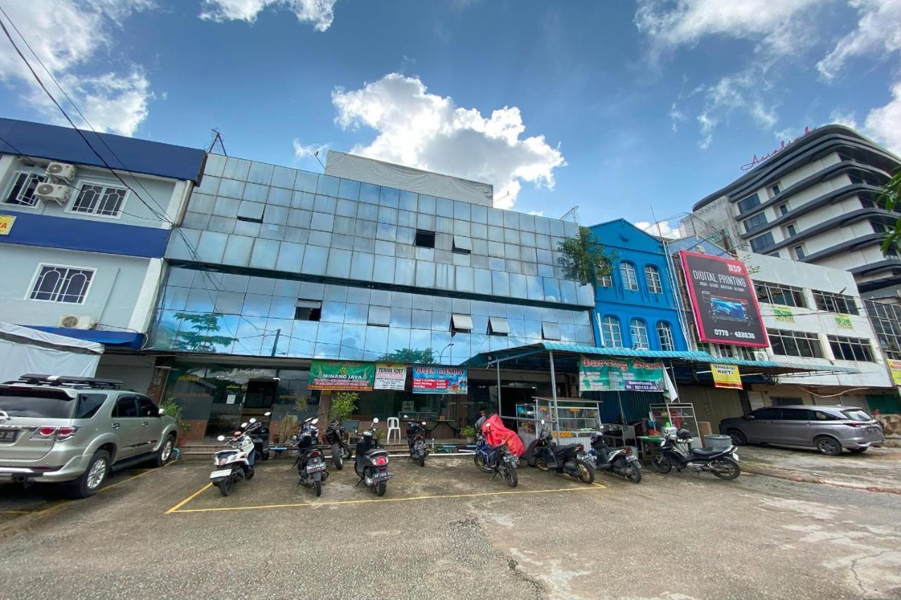 Oyo 92702 Minang Jaya Hotel Nagoya Kültér fotó