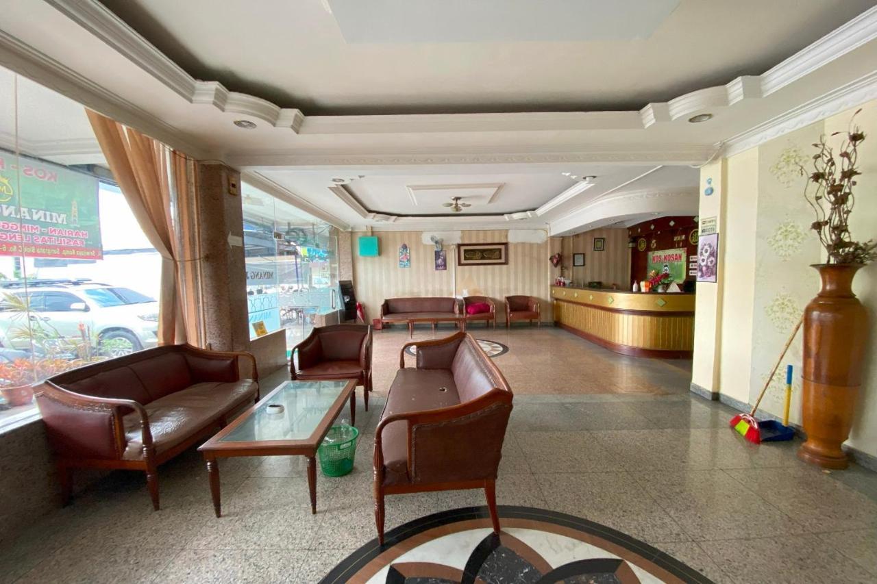 Oyo 92702 Minang Jaya Hotel Nagoya Kültér fotó