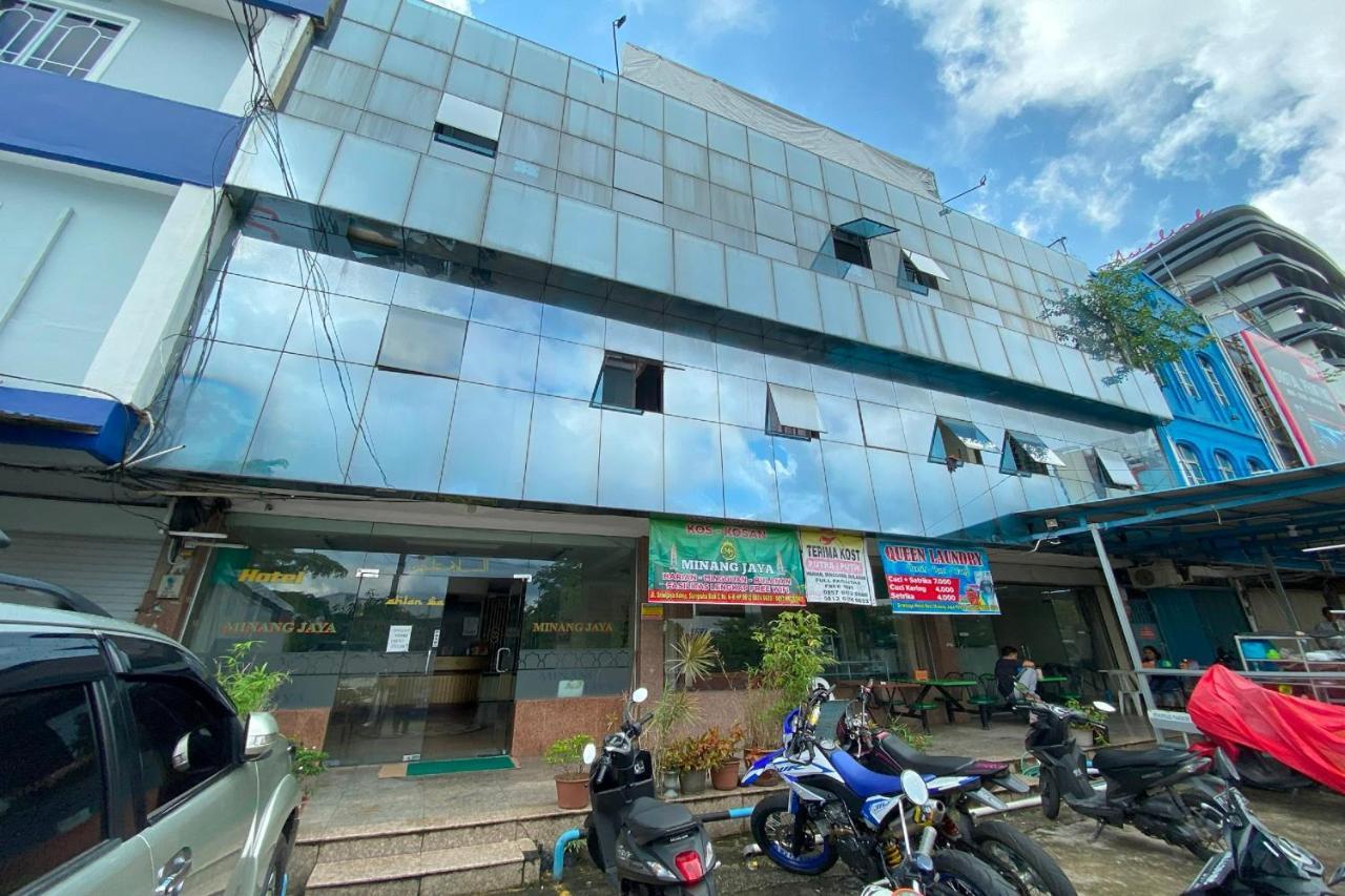 Oyo 92702 Minang Jaya Hotel Nagoya Kültér fotó