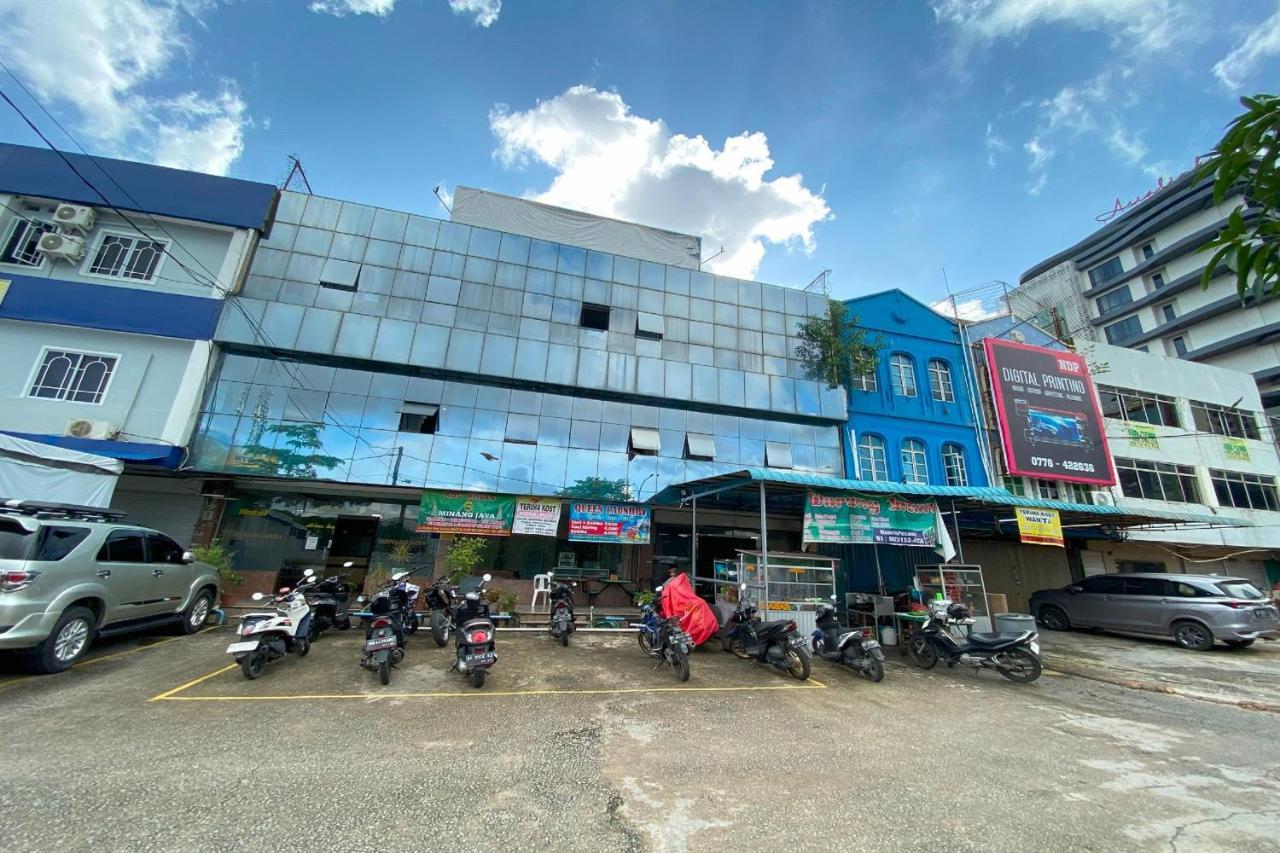 Oyo 92702 Minang Jaya Hotel Nagoya Kültér fotó