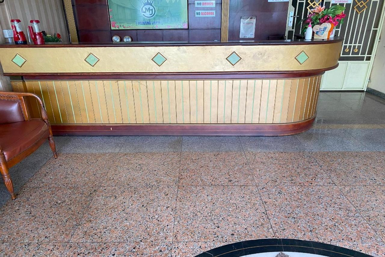 Oyo 92702 Minang Jaya Hotel Nagoya Kültér fotó