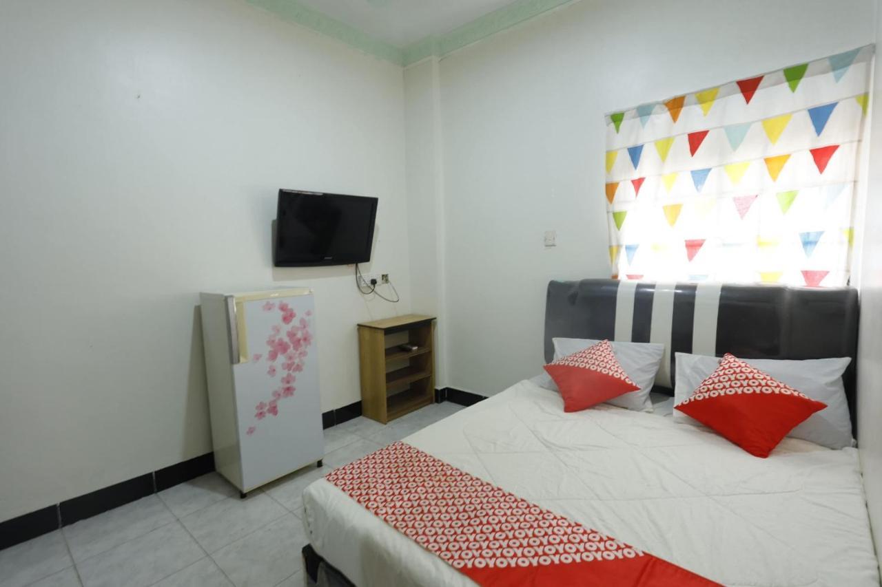 Oyo 92702 Minang Jaya Hotel Nagoya Kültér fotó