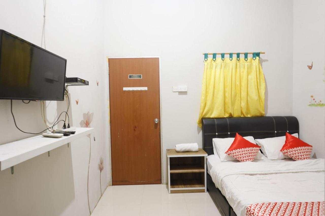 Oyo 92702 Minang Jaya Hotel Nagoya Kültér fotó