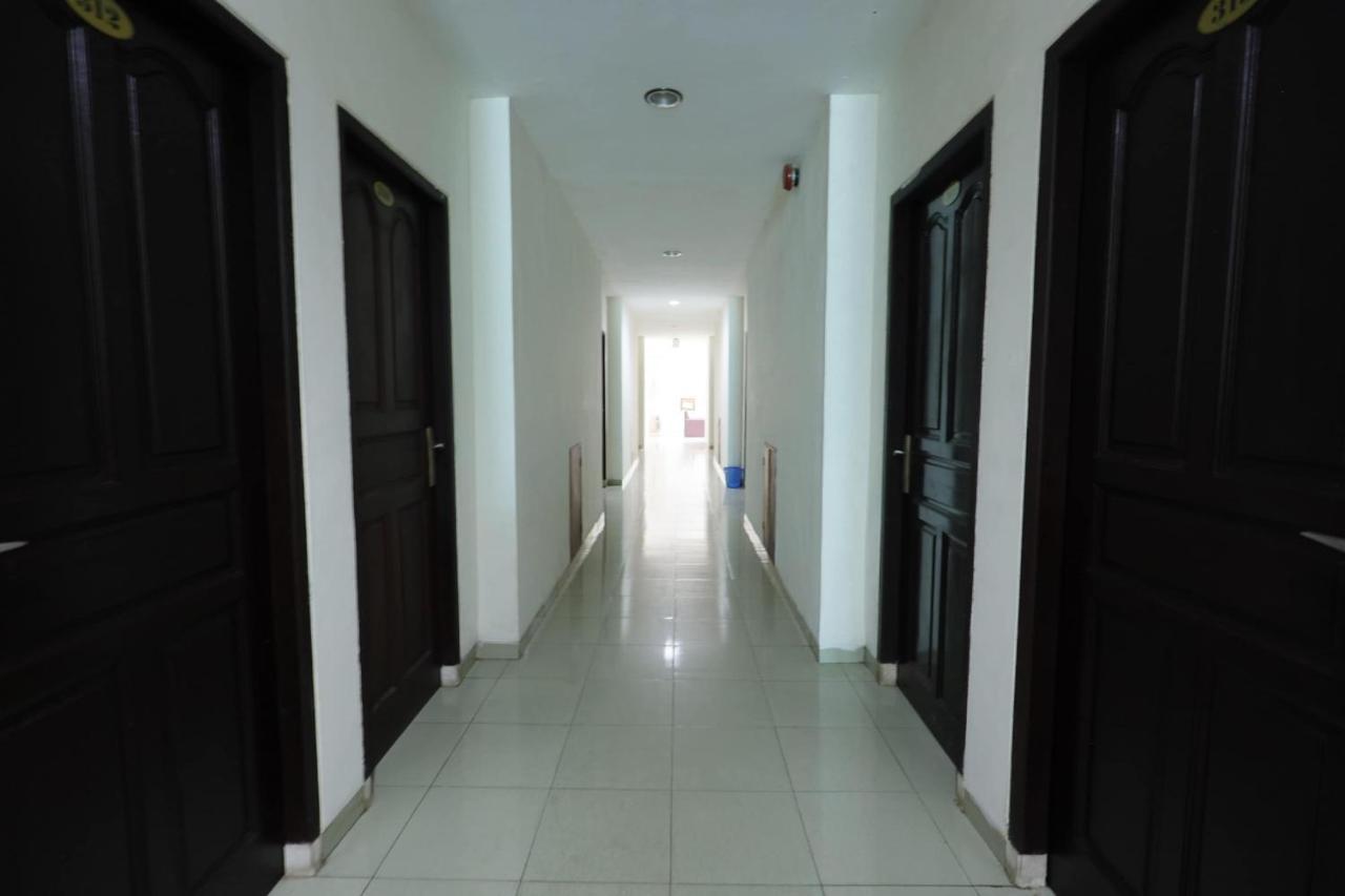 Oyo 92702 Minang Jaya Hotel Nagoya Kültér fotó